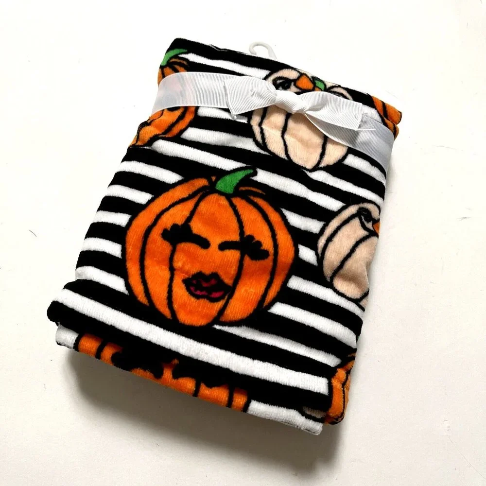 Betsey Johnson Fall Pumpkin Halloween 4pc Hand Towel Set Black White Orange NWT